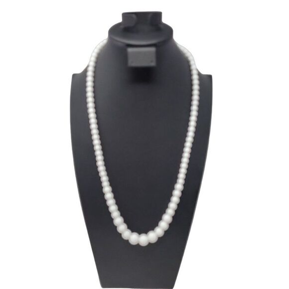 Vintage White Graduated Beaded Opera Necklace 31" Resin Classic Layering - Picture 9 of 9